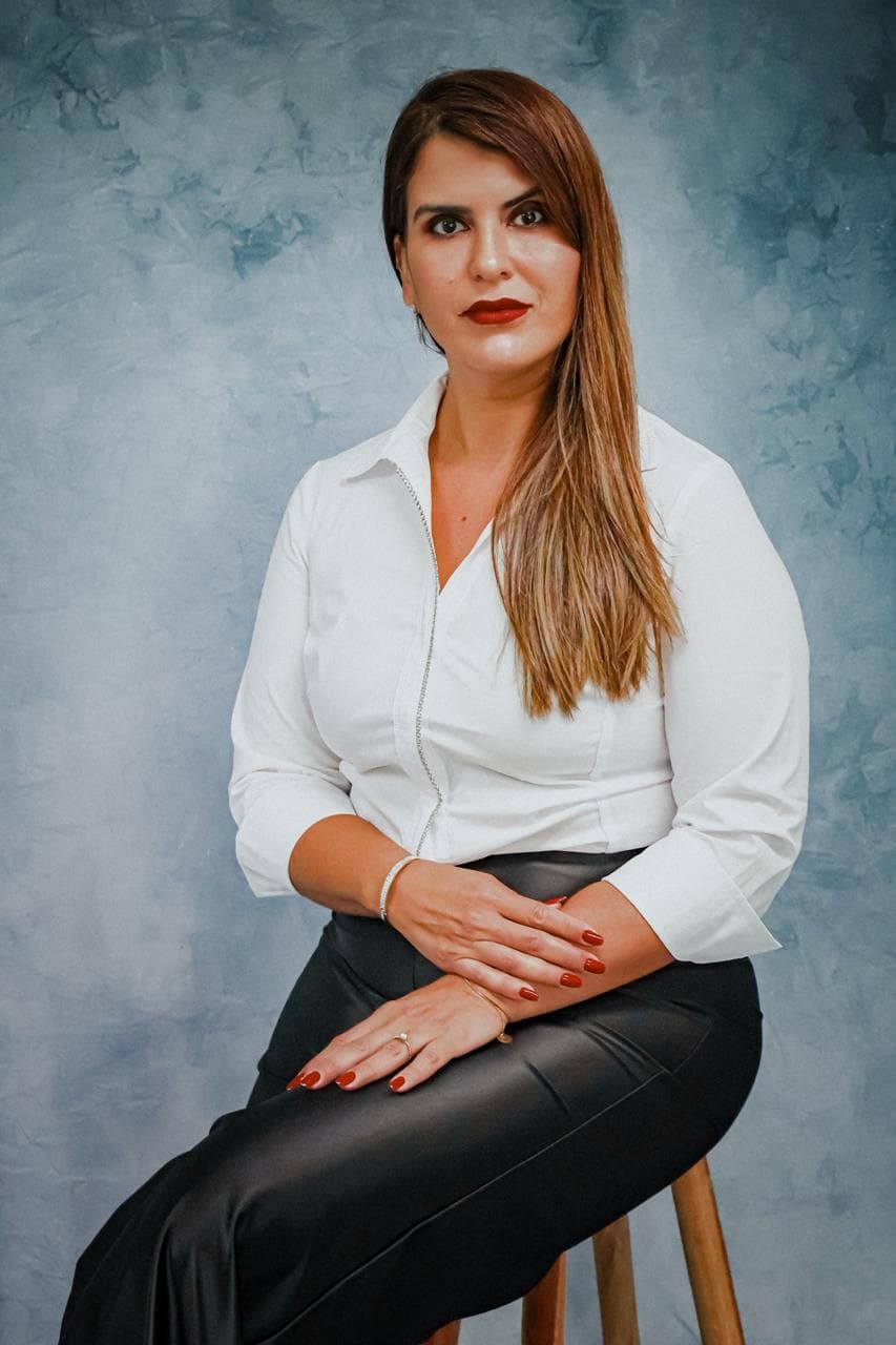 Aline Spala — Diretora Geral